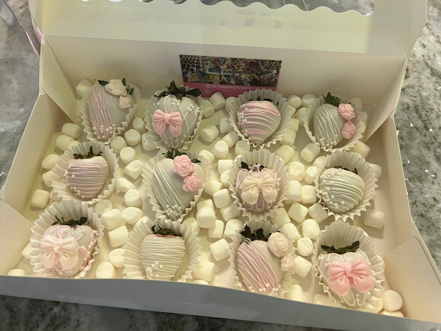 Chocolate Strawberries (Dozen)